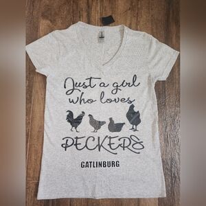 Gatlinburg TN Gray V-Neck Womens Funny Chickens Peckers Small NWT